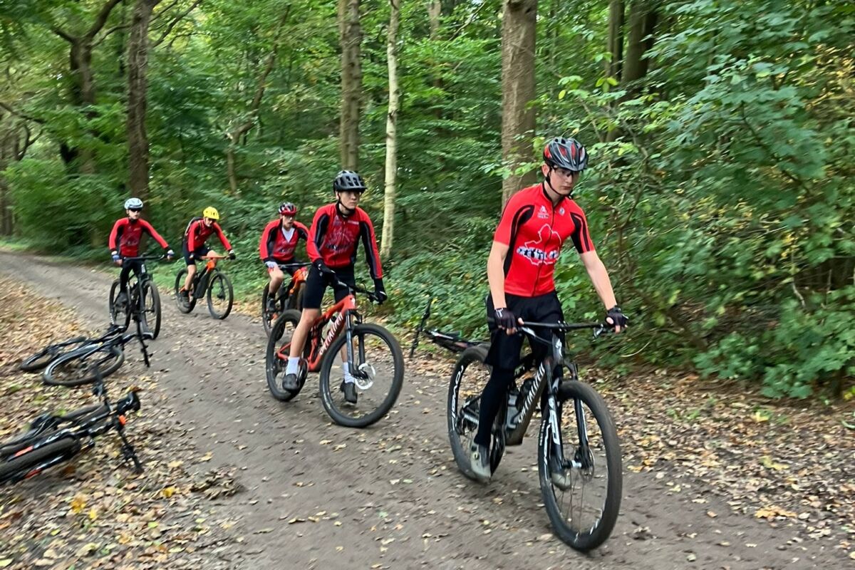 300 deelnemers voor jubileumeditie Parel van Drenthe toertocht