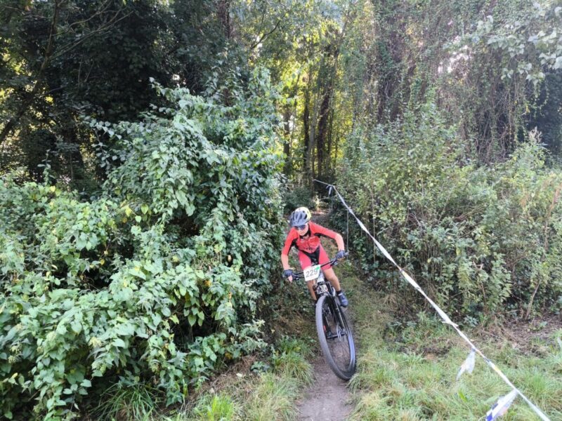 Negen rode renners aan de start bij LJC Honselersdijk