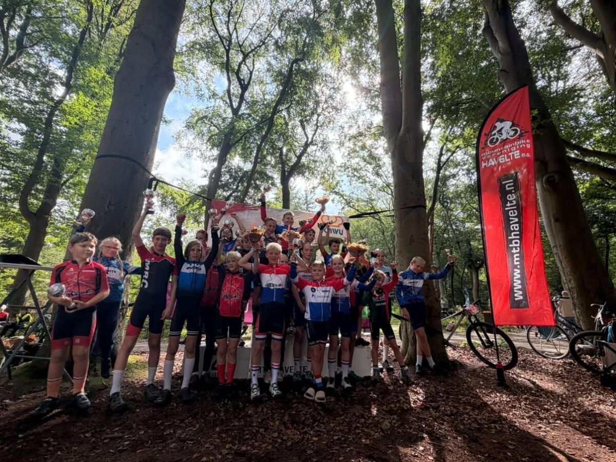 Ruim 200 mountainbikers geven de Woldberg kleur tijdens de LJC en Woldbergcup Ruim 200 mountainbikers geven de Woldberg kleur tijdens de LJC en Woldbergcup